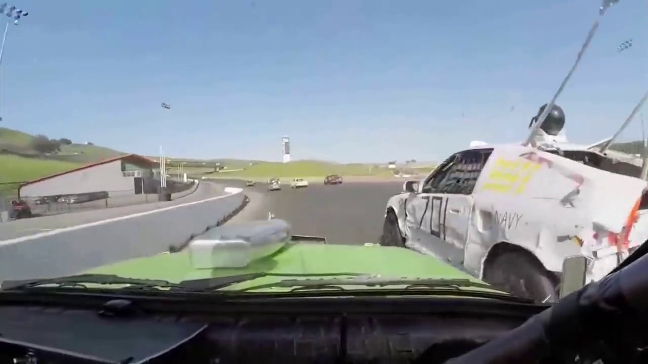 Idiots In Cars #33 Car Crashes , Road Rage, Karma and Expensive Fails I kecelakaan maut mobil mewah , kecelakaan beruntun. kumpulan video kecelakaan yang tertangkap kamera I luxury car accident, serial accident. A collection of accident videos caught