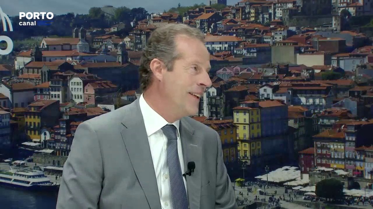 Ribau Esteves: "o país anda a discutir onde é que se faz o aeroporto ha 60 anos, o Dr. Luís Montenegro é presidente do PSD há dois meses"