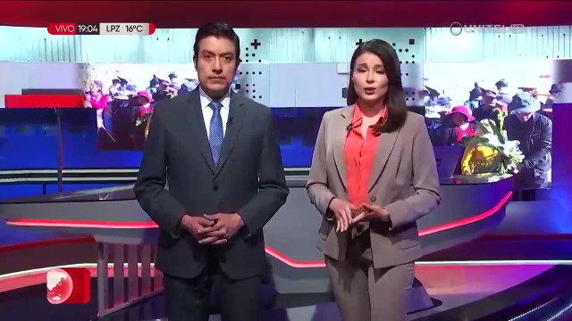 En medio de dolor y lagrimas, entierran a los dos niños que murieron ahogados en una fosa de El Alto