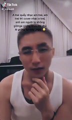 Sơn Tùng quẩy theo nhạc của em trai