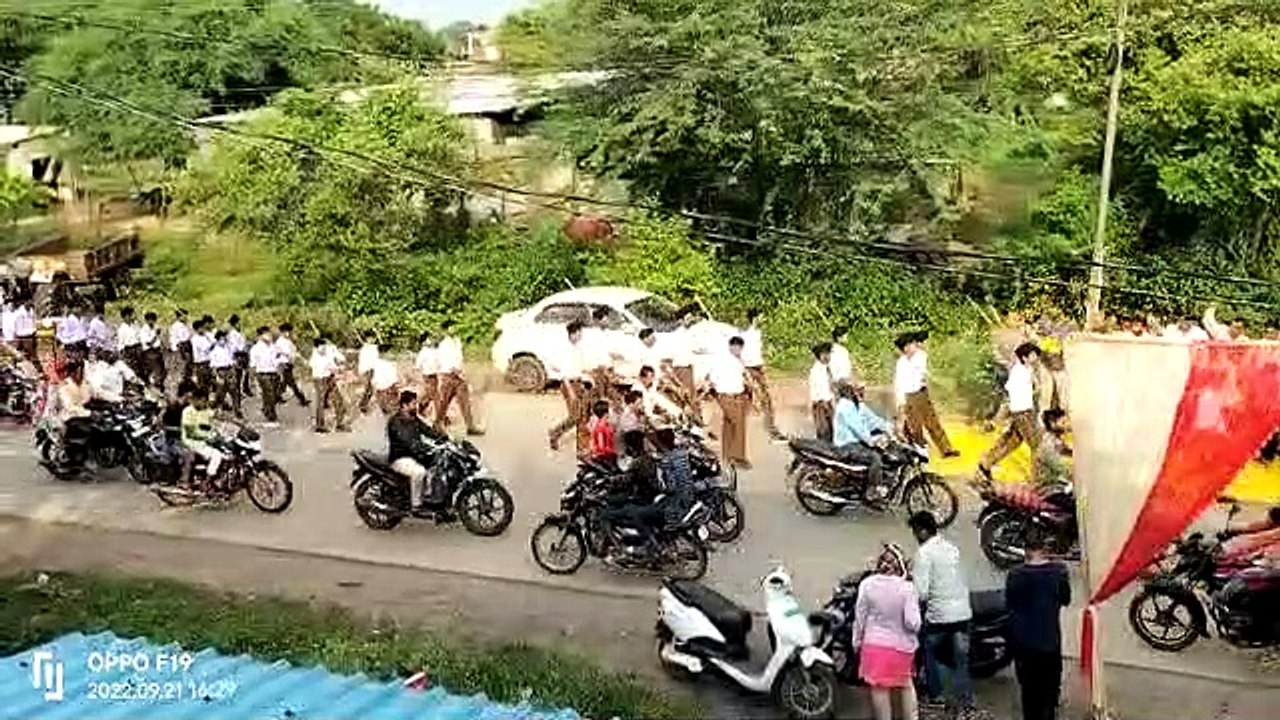 अरनोद में पथ संचलन का पुष्पवर्षा से किया स्वागत
