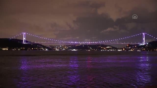 Fatih Sultan Mehmet Köprüsü Dünya Alzaymır Günü için mor renge büründü