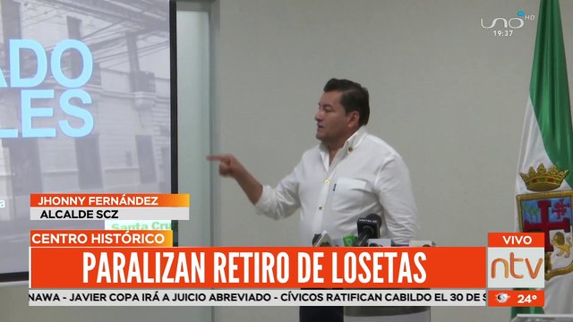 Alcalde Jhonny Fernández confirmó restitución de las losetas que fueron retiradas del centro cruceño