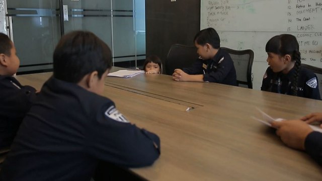 Lagi Perkenalan Bos Baru, Mazaya Kok Ketakutan dan Ngumpet ya?