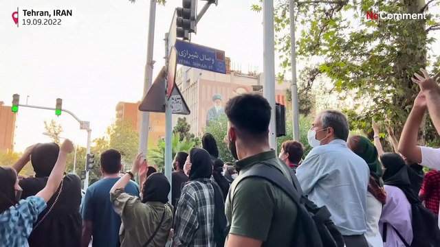 بدون تعليق: اتساع رقعة الاحتجاجات في إيران في أعقاب وفاة الشابة مهسا أميني