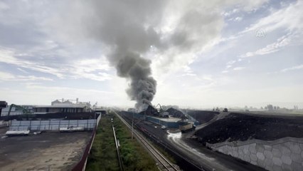 Hurda geri dönüşüm fabrikasında yangın