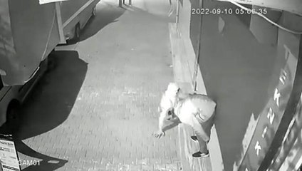 Arnavutköy'de iş yeri hırsızlığı kamerada
