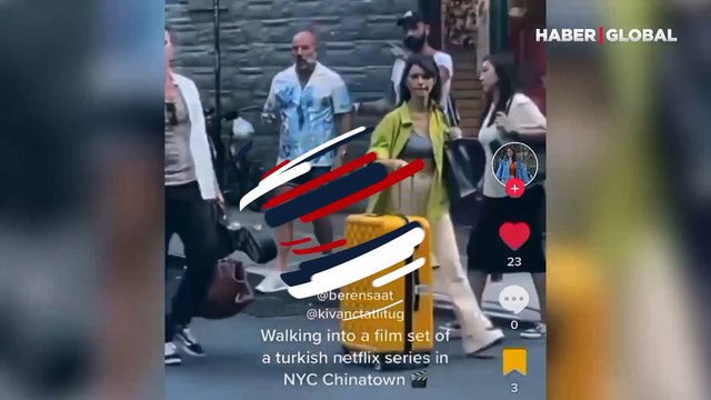 Beren Saat ve Kıvanç Tatlıtuğ New York sokaklarında görüntülendi