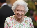 “Mémère d’Angleterre” : un comédien français descend Elizabeth II qui a “passé sa vie entre les Rolls et les palais”, en direct sur R...