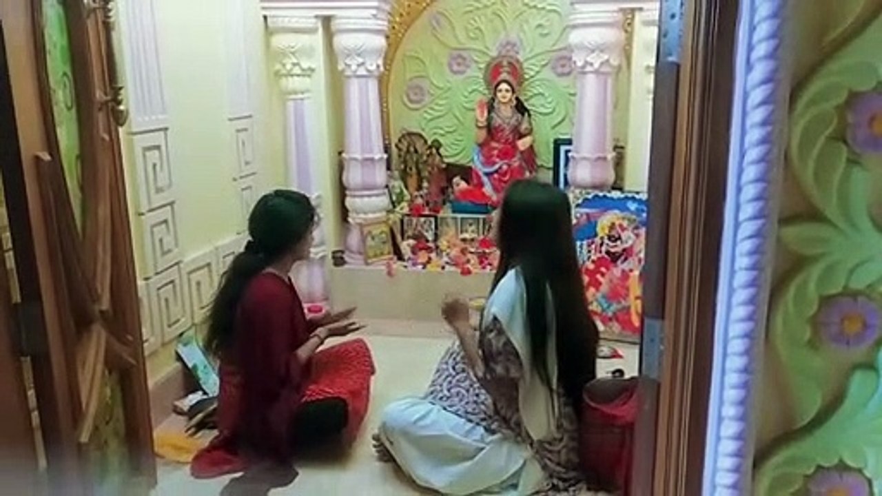 এসো মা লক্ষ্মী বসো ঘরে আমারি ঘরে থাকো আ