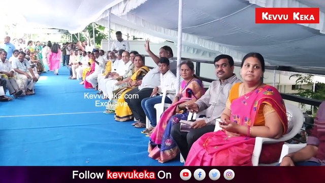 Prabhas, Family and Fans pay Tributes to Krishnam Raju on 11th Day| Krishnam Raju Statue |Kevvu Keka