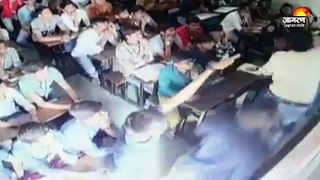 Surat में Teacher ने Student को पीटा, फिर बच्चे के मां बाप ने लाठी से Teacher को पीटा । Viral Video