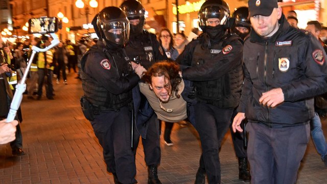 Manifestations, ruée sur les billets d’avion... la «mobilisation partielle» passe mal en Russie