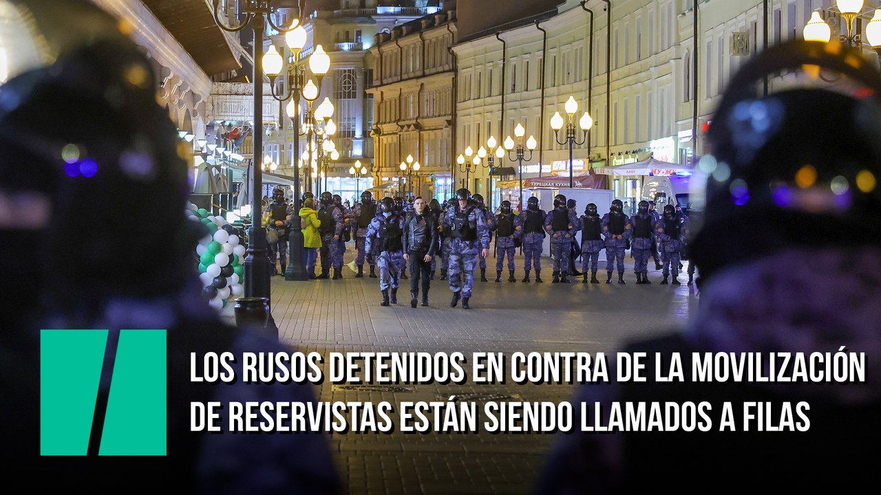 Los rusos detenidos por manifestarse en contra de la movilización de reservistas están siendo obligados a alistarse