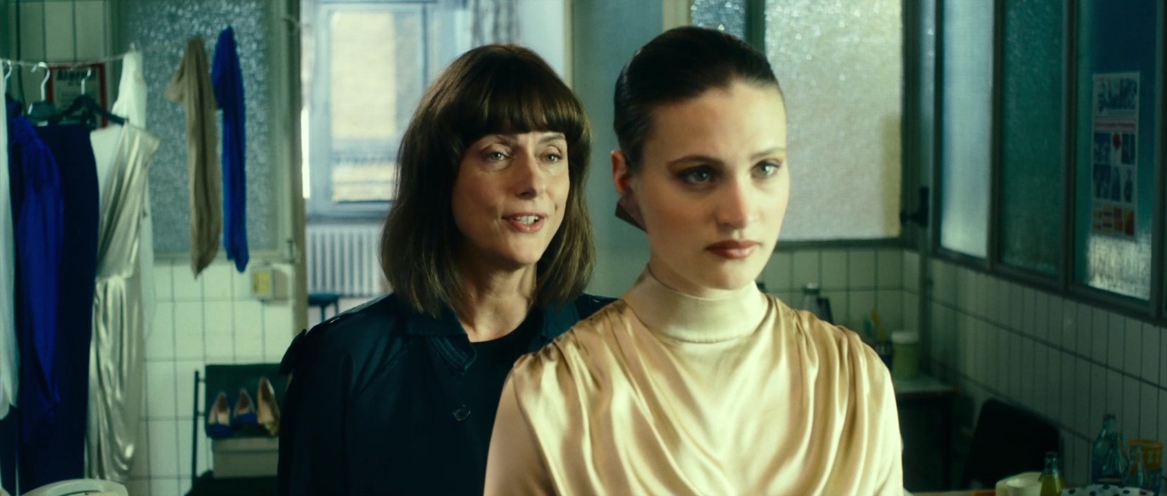 IN EINEM LAND, DAS ES NICHT MEHR GIBT Trailer Deutsch German (2022)