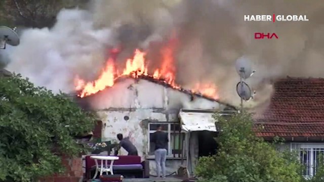 Sarıyer'de evinin alev alev yanışını çaresizlik içinde izledi