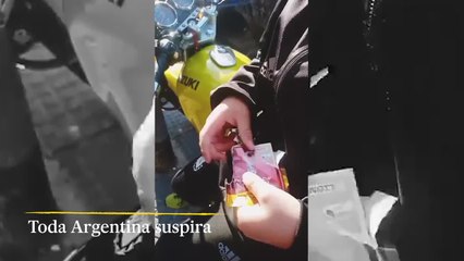 Todos quieren el cromo de Messi en Argentina: se agotan las existencias del álbum del Mundial | EL PAÍS