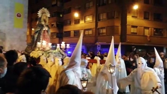 Procesión de la Virgen de las Angustias desde la iglesia de San Cosme