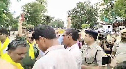 पीपल्स ग्रीन पार्टी के अध्यक्ष डॉ. सुधांशु साथियों सहित हिरासत में, कांग्रेस और भाजपा पर बजट का अधिकांश हिस्सा हड़पने का आरोप