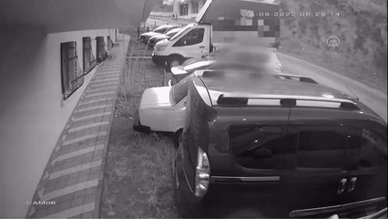 Otomobilden "açılır cam tavan" hırsızlığı güvenlik kamerasında