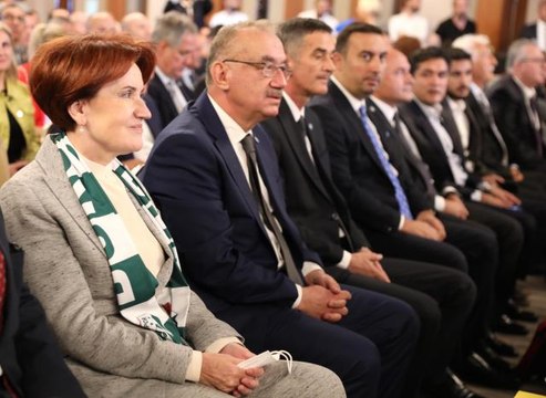 İYİ Parti Genel Başkanı Akşener, partisinin Bursa İş Dünyası Büyük Buluşması na katıldı
