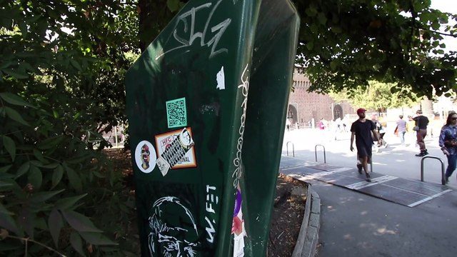 Milano, colonnine Sos inservibili intorno al Castello Sforzesco e nel Parco Sempione