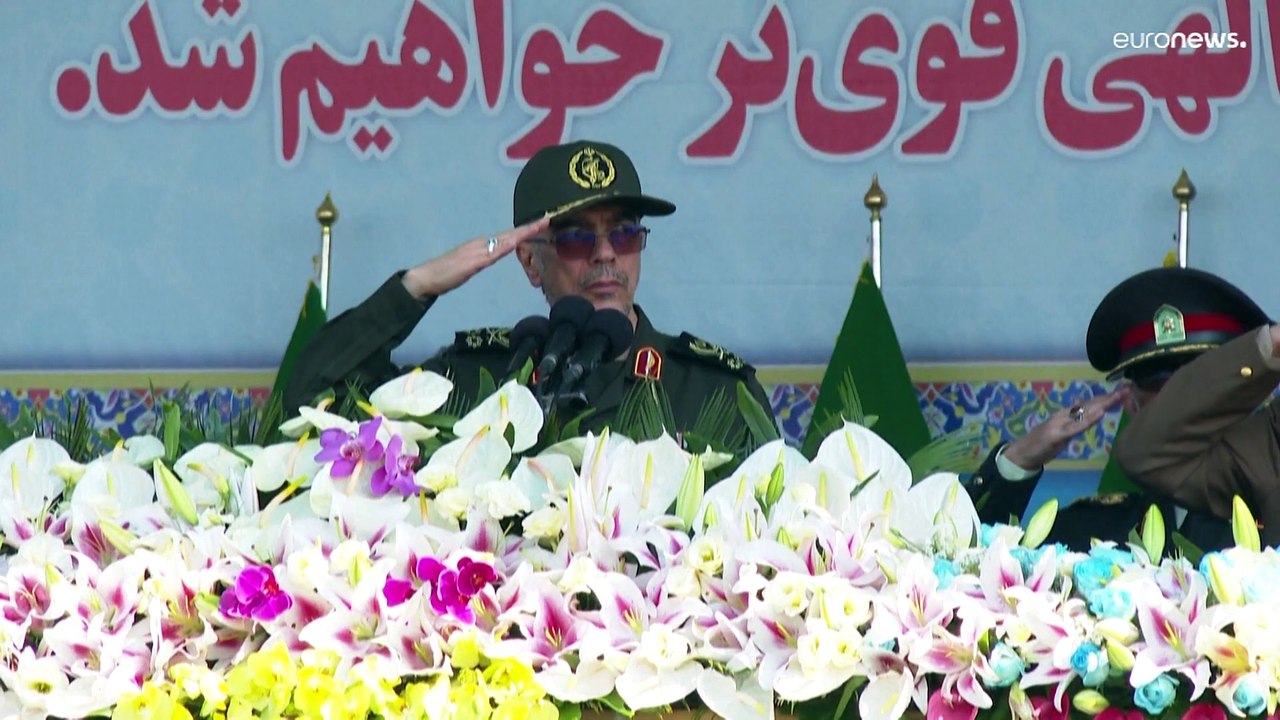شاهد: عرضٌ عسكري في طهران إحياءً لذكرى الحرب الإيرانية العراقية