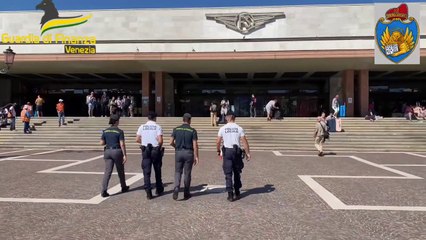 Turismo, giro di vite a Venezia contro attività abusive