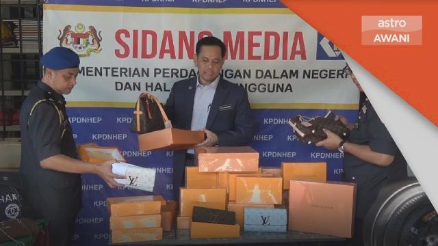 Barang Tiruan | KPDNHEP rampas beg tangan tiruan bernilai RM70,000