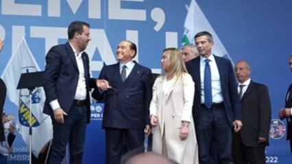 La coalición de Derechas escenifica su unidad en el fin de campaña en Italia