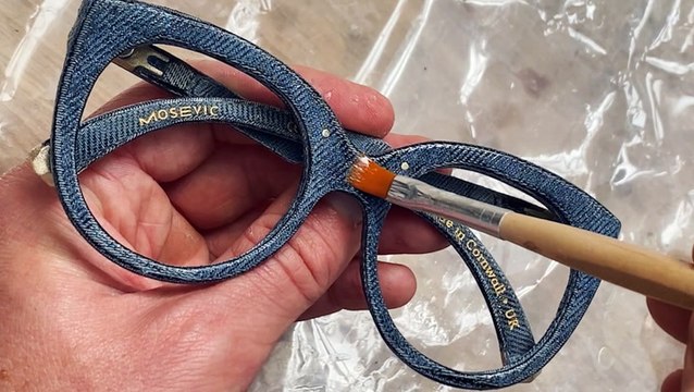 Recycling denim into glasses
