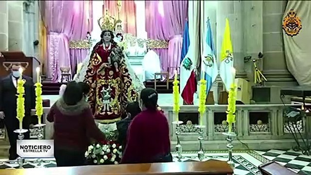 Padres Acuden A Catedral Para Pedir Bendiciones