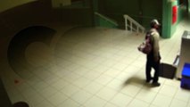 Câmeras registram a ação de ladrões em escola no Bairro Universitário
