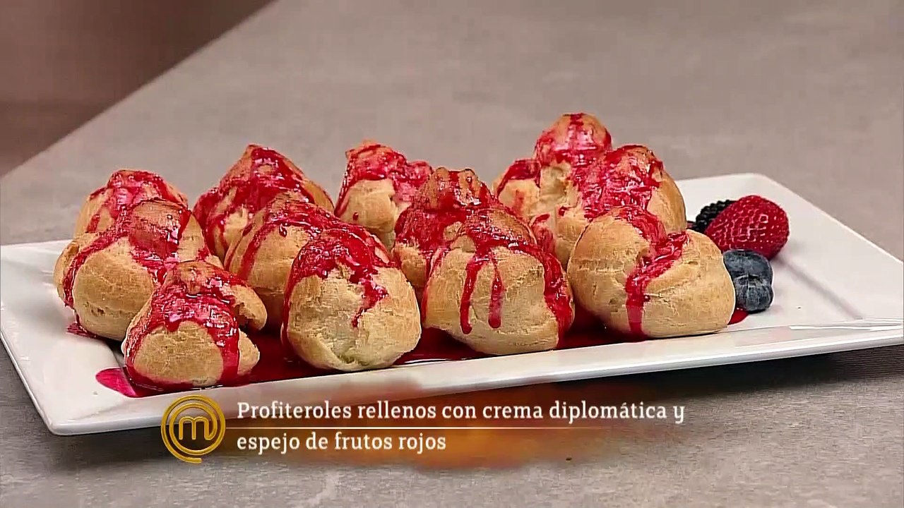 La curiosa justificación del “espejo” en los profiteroles de Sergio