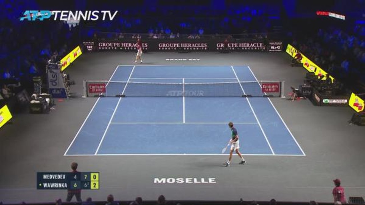 Medvedev mocks Moselle fans after being booed against Wawrinka