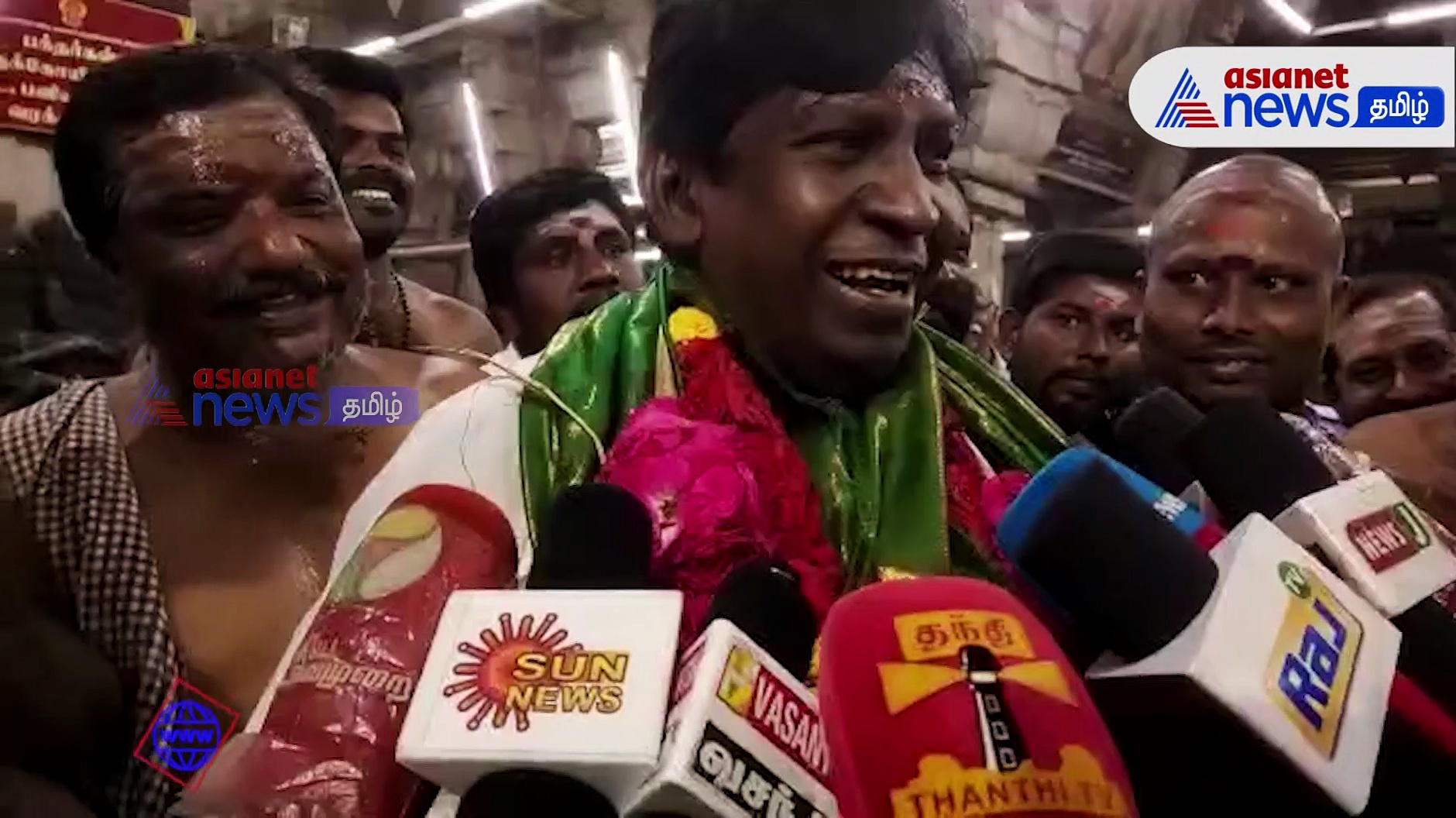 திருச்செந்தூர் கோவிலில் சுவாமி தரிசனம் செய்தார் வடிவேலு... போண்டா மணிக்கு செய்ய உள்ள உதவி குறித்தும் பேச்சு