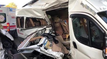 Sancaktepe'de iki servis aracı çarpıştı: 4 yaralı