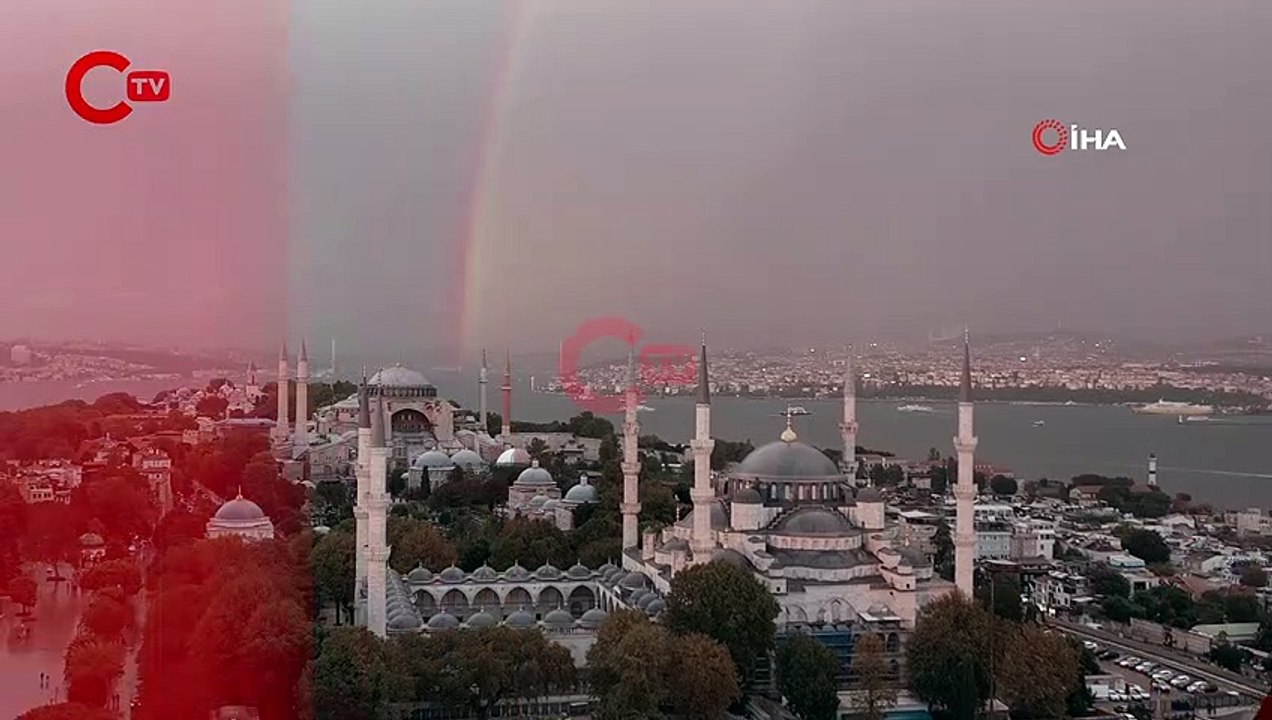 İstanbul’da gökkuşağı ve şimşekler kartpostallık görüntü oluşturdu