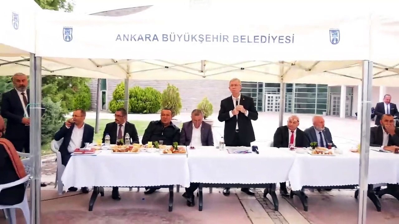 Mansur Yavaş’ın yanıtı muhtarlardan alkış aldı: Ben size ayakta ifade veriyorum