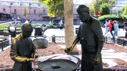 Simitçi heykelindeki simitleri çaldılar