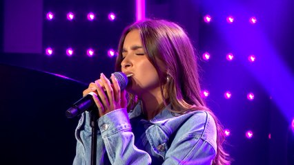 Sola interprète "Papa, maman" dans "Le Grand Studio RTL"