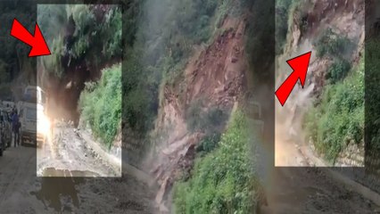 ರಸ್ತೆ ಮೇಲೆ ದಿಢೀರಂತ ಕುಸಿದು ಬಿದ್ದ ಗುಡ್ಡ: ವಾಹನ ಸವಾರರು ಬಚಾವ್ ಆಗಿದ್ದು ಹೇಗೆ ನೋಡಿ.. | Oneindia Kannada