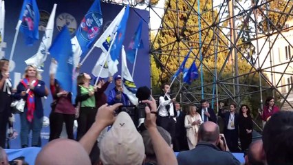 La coalición de derechas escenifica su unidad en el fin de campaña en Italia.