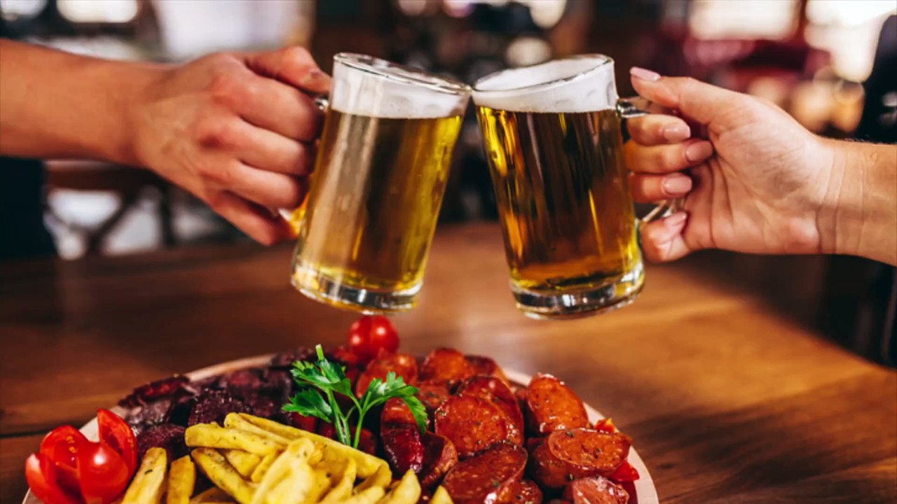 Mann stellt Guinness-Weltrekord nach Besuch von 67 Kneipen an einem Tag auf