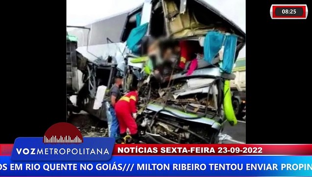 COLISÃO ENTRE ÔNIBUS E CARRETA DEIXA MORTOS E DEZENAS DE FERIDOS EM RIO QUENTE NO GOIÁS