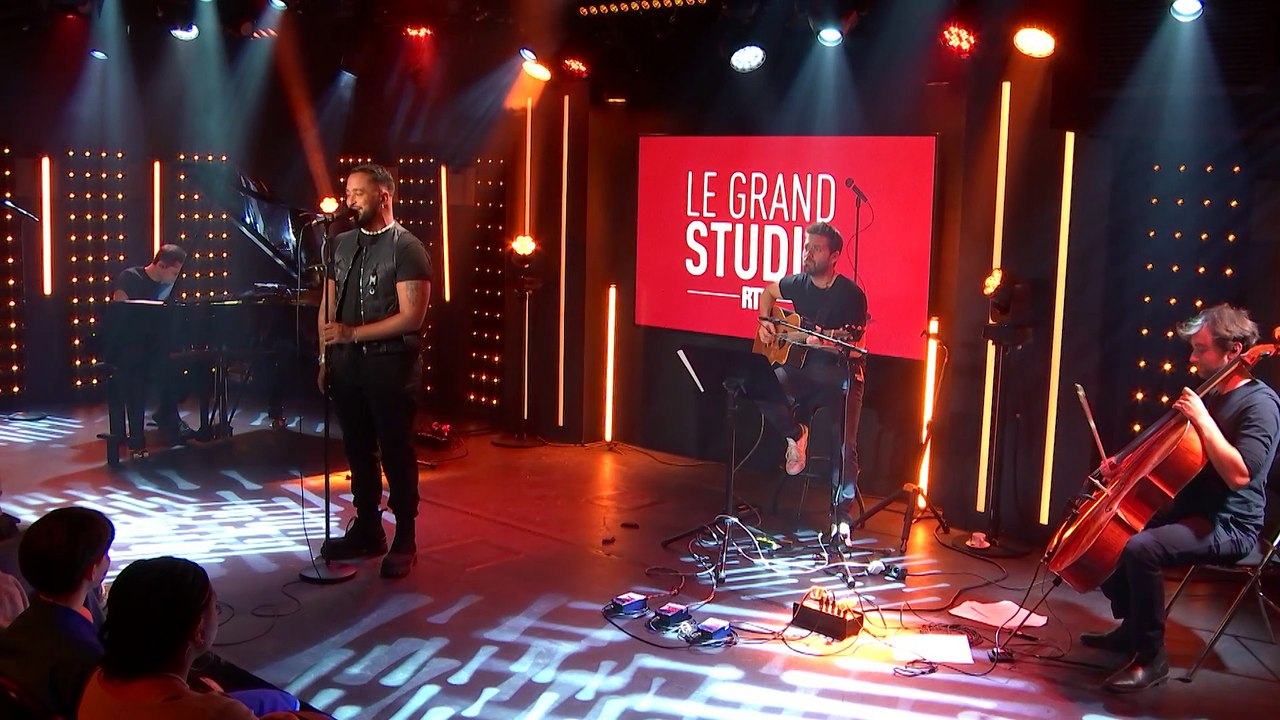 Slimane interprète "La recette" dans "Le Grand Studio RTL"