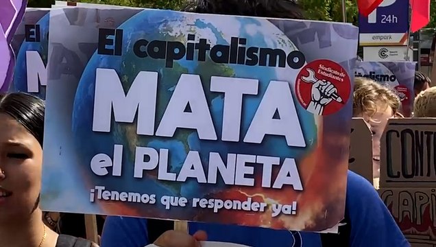 Cientos de jóvenes salen a la calle en Madrid para reclamar que la energía sea un derecho, no un privilegio