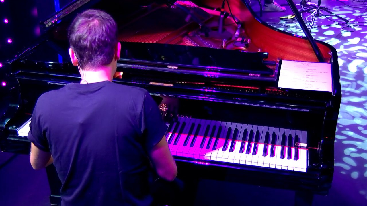 Slimane interprète "Ça va, ça vient" dans "Le Grand Studio RTL'