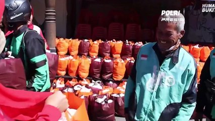 POLRI BERBAGI, PENYERAHAN BANTUAN SOSIAL KEPADA DRIVER OJOL BUKITTINGGI