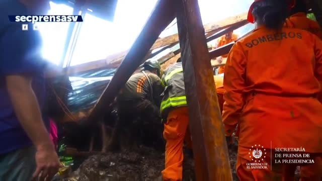 Siete muertos en el salvador tras grandes deslizamientos de tierra